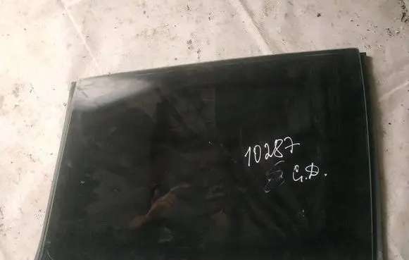 Mazda 5 Rear side window as2