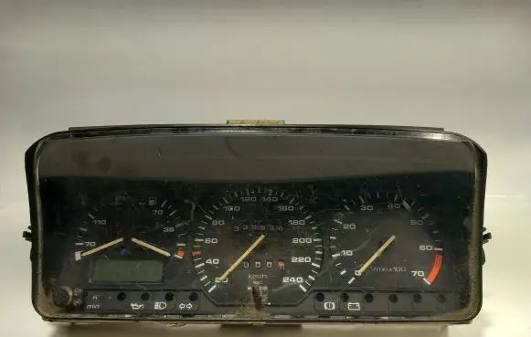Volkswagen PASSAT B5 Speedometer (instrument cluster) 5220029100