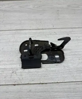 Volkswagen PASSAT B6 Engine bonnet/hood lock/latch loop/hook 3C0823480