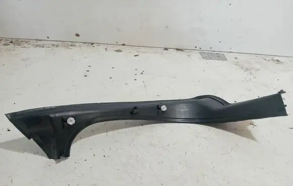 BMW 5 G30 G31 G38 Rear/tail light trim molding 9448943 15054410