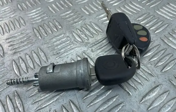 Opel Zafira A Ignition lock 