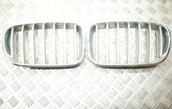 BMW X3 F25 Front bumper upper radiator grill 7210725