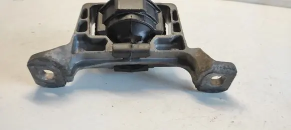 Ford Focus Engine mount bracket 326B23