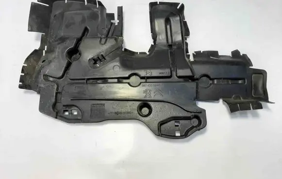 Citroen C4 Cactus Intercooler air guide/duct channel 9824335980