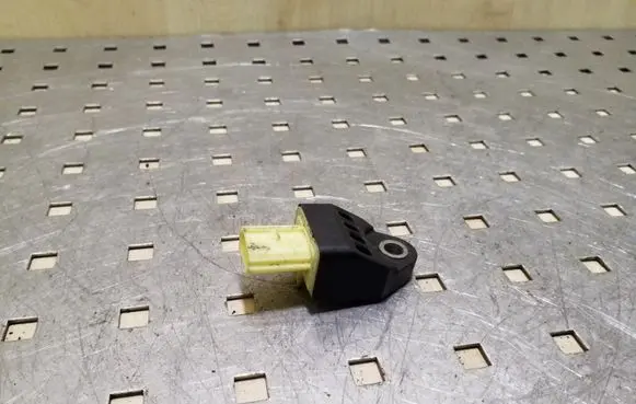 Toyota RAV 4 (XA30) Airbag deployment crash/impact sensor 8983142010