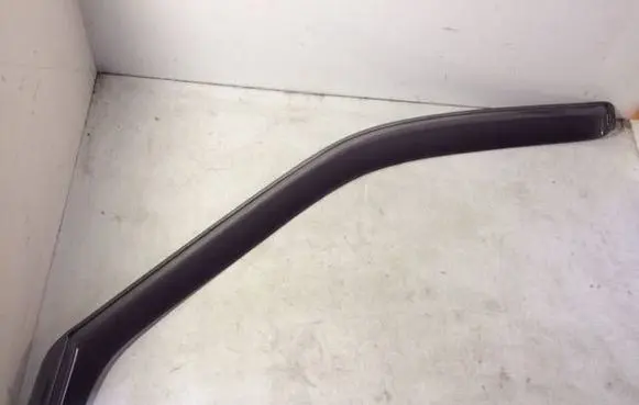 Lexus IS 200-300 Front door wind deflector