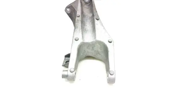 Engine mounting bracket