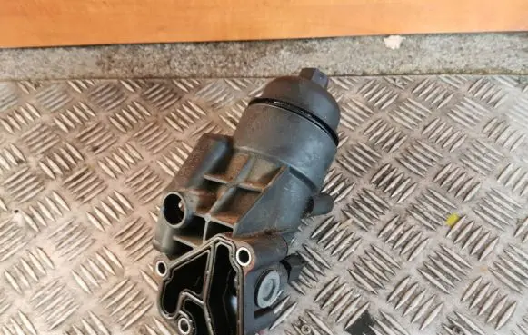Hyundai ix35 Oil filter mounting bracket