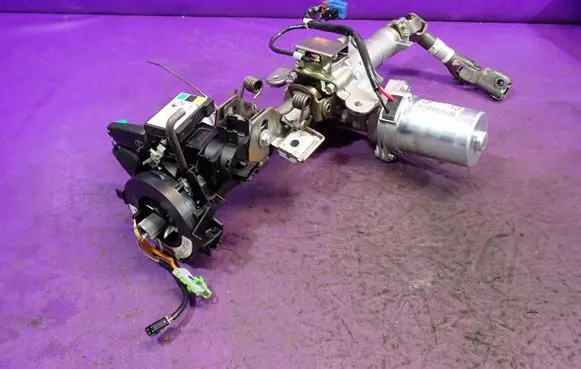 Opel Tigra B Power steering pump 13205208AJ
