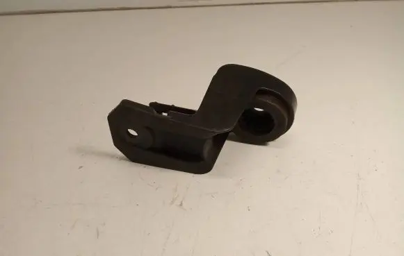 Volvo XC60 Air filter cleaner box bracket assembly 31370344