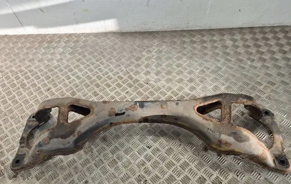 Volkswagen Touareg I Rear subframe 