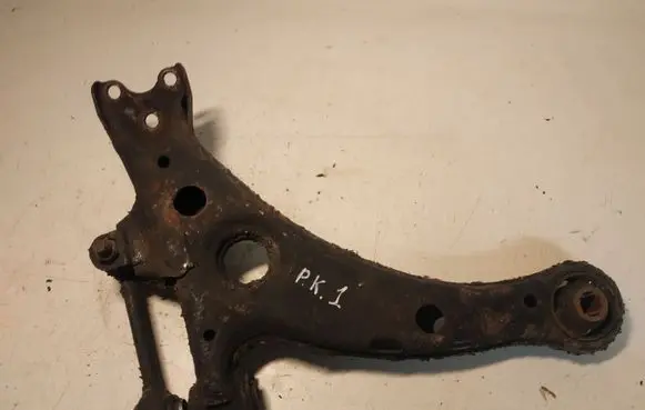 Toyota Avensis T220 Front lower control arm/wishbone