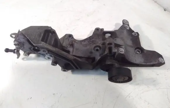 Volkswagen PASSAT B7 Generator/alternator bracket 03L903143