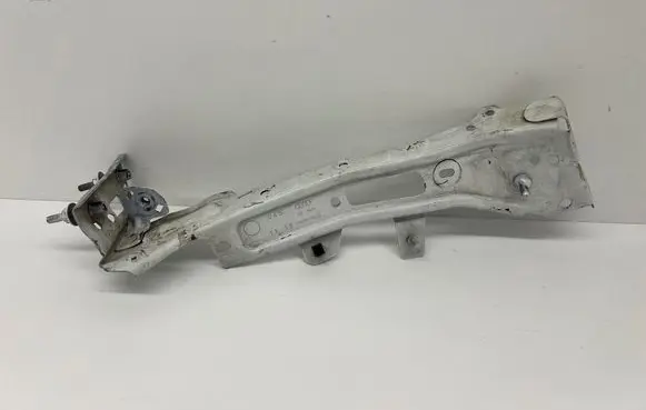 Audi A5 Fender mounting bracket 8W6821132B