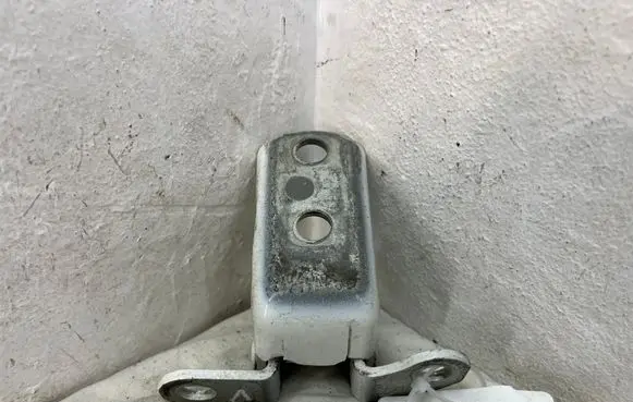 Toyota Prius (XW30) Front door upper hinge 