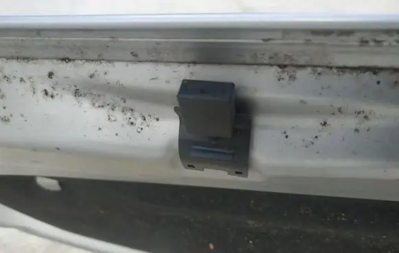 Windshield washer spray nozzle