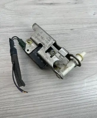 Land Rover Discovery 3 - LR3 Central locking motor 01067005041 51247016050