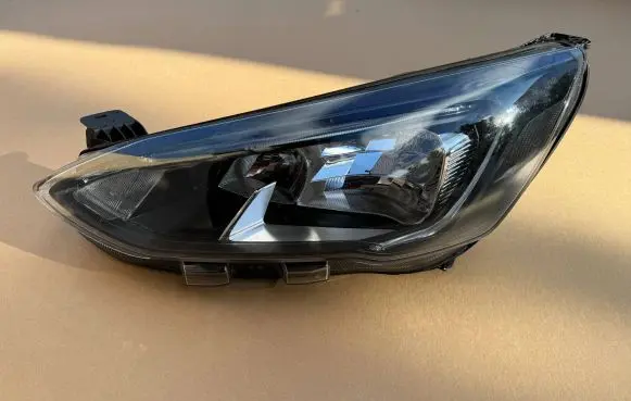 Ford Focus Headlight/headlamp MX7B-13E015-CD S2409P119