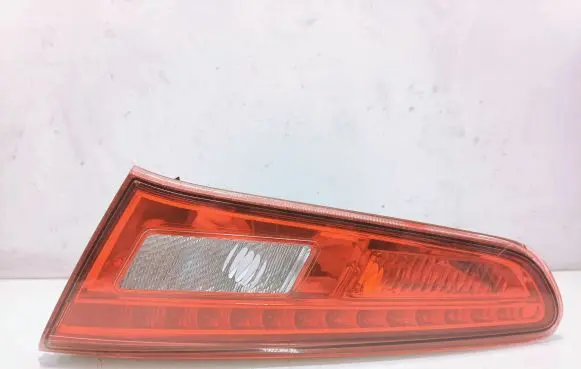 Alfa Romeo Giulietta Tailgate rear/tail lights 50531132