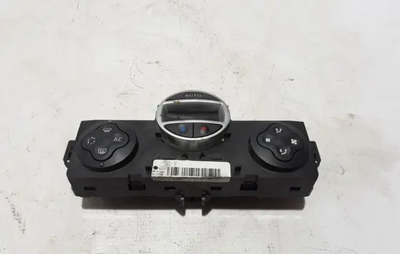 Renault Clio III Air conditioner control unit module 8200296683