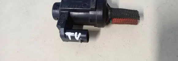 BMW 3 F30 F35 F31 Vacuum valve 8570591