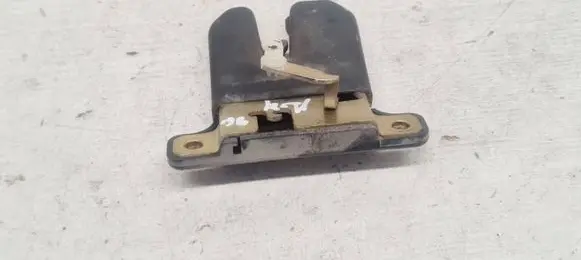 Audi A4 S4 B5 8D Tailgate/trunk/boot lock/catch/latch 8D5827505