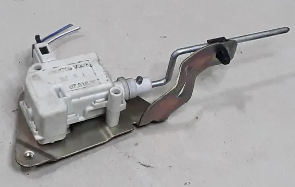 Smart ForTwo I Fuel tank cap lock 0008705V002