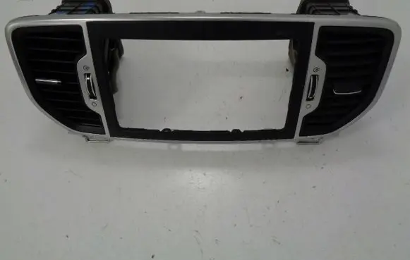 KIA Sportage Radio/GPS head unit trim 