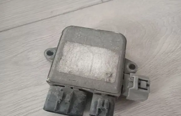 Tesla Model S Coolant fan relay 8282120280