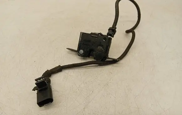 Audi A8 S8 D3 4E Engine bonnet/hood lock/catch 4E0823509D