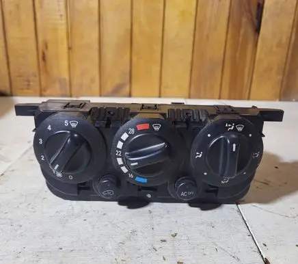 Mercedes-Benz A W168 Climate control unit 1688302285 Q013902