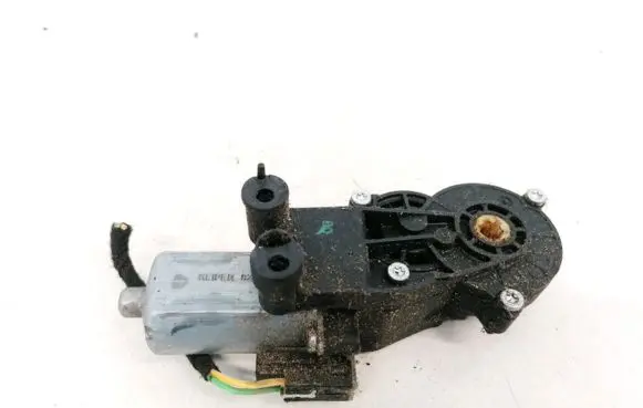 Mercedes-Benz E W211 Seat adjustment motor 0390203213 82064808-4
