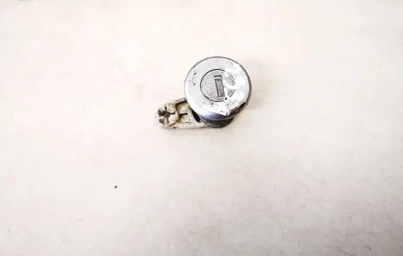 Renault Clio I Front door lock (next to the handle) 