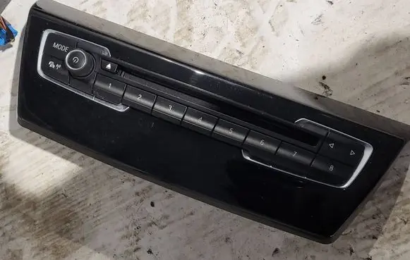 BMW 2 F46 Head unit multimedia control 9371455 20020110 0371455