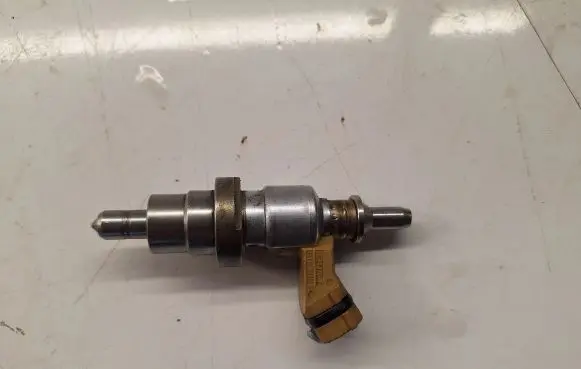 Toyota Corolla Verso AR10 Fuel injector 2371026011