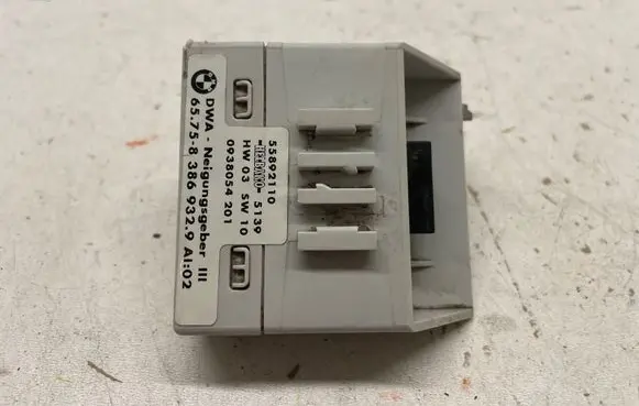 BMW 3 E46 Yaw turn rate sensor 8386932 55892110 0938054201