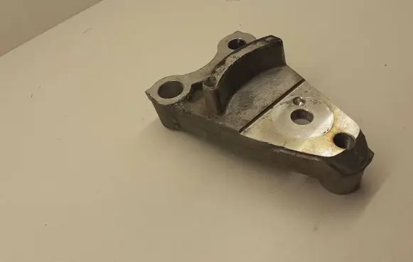 Honda Civic Engine mounting bracket ZHF1K060 SVA1130
