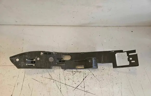 Volkswagen Touareg I Front bumper mounting bracket 7L6807183C