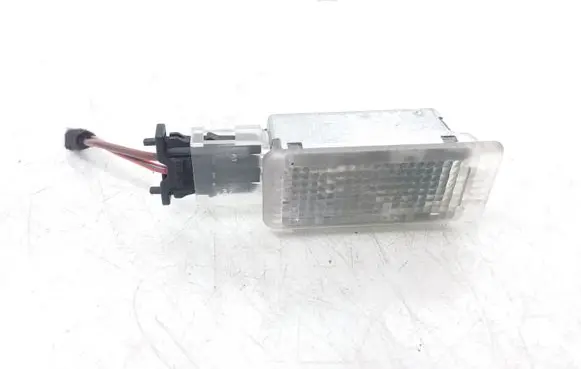 Volkswagen Touareg I Front seat light 6L0947565