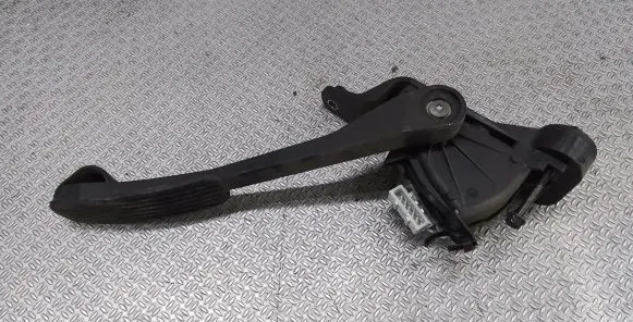 Volvo XC90 Accelerator throttle pedal 30683520