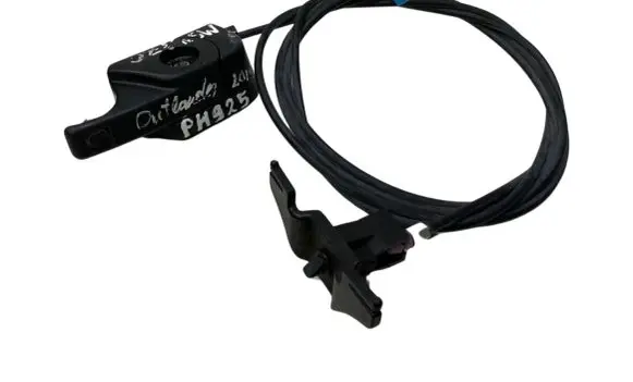 Mitsubishi Outlander Engine bonnet (hood) release handle
