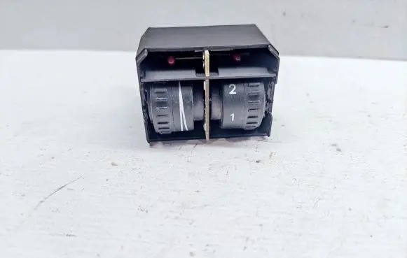 Volkswagen Touran I Headlight level height control switch 1T0941333