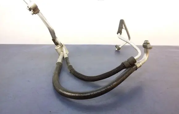 Cadillac CTS Air conditioning (A/C) pipe/hose 84008571