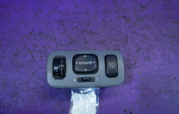 Toyota Yaris Verso Wing mirror switch 