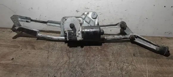 Volvo XC90 Front wiper linkage and motor 8620510