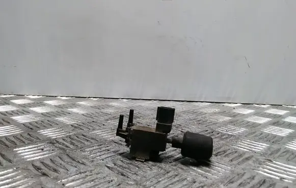 Toyota Avensis T220 Vacuum valve 