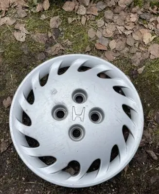 Honda Civic R13 wheel hub/cap/trim 44733SR49300