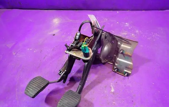 Peugeot 207 CC Pedal assembly