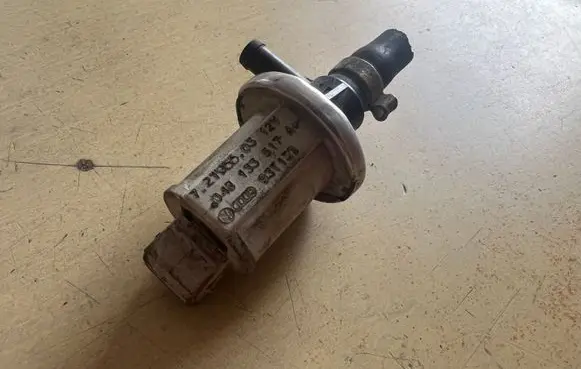 Audi A6 S6 C5 4B Turbo solenoid valve 048133517A