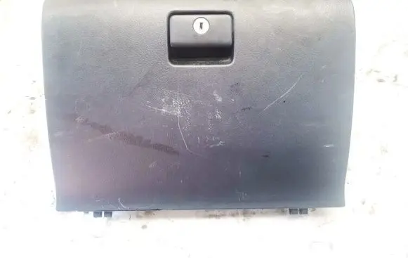 Toyota Corolla Verso AR10 Glove box
